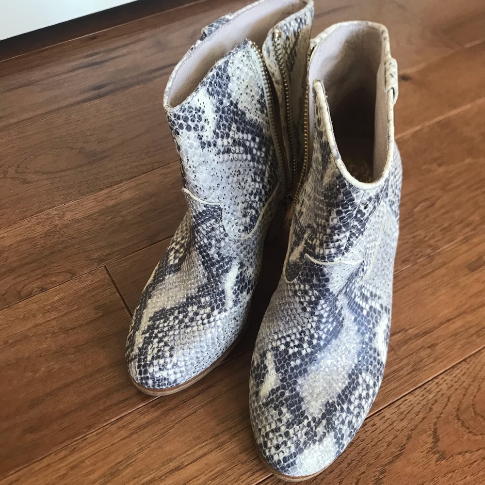 Vince Camuto-Snakeskin Boots NWOT